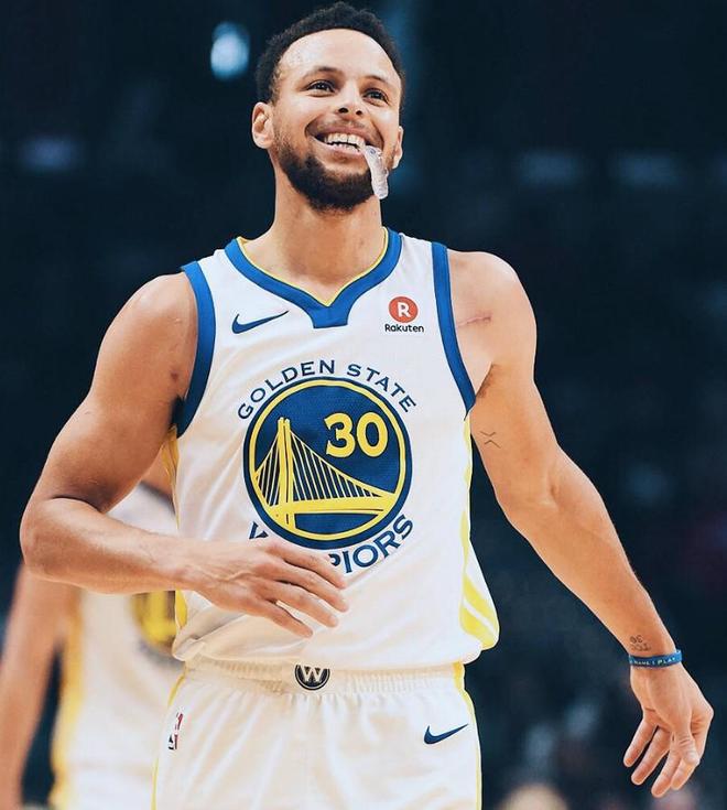 包含库里在美国队比赛中刷新纪录，重返赛场引发热议！的词条