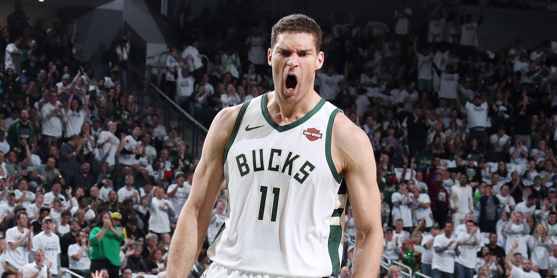 字母哥重返赛场，持续失利首场状态出色，美国队观众沸腾！全场沸腾不已的简单介绍