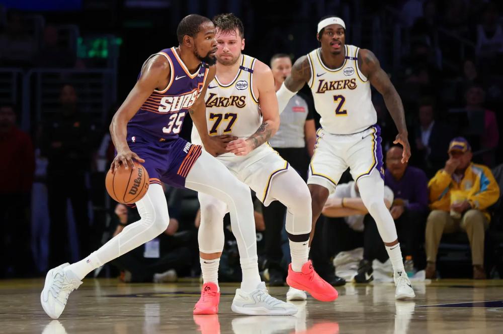 凯恩焦点对战，杜兰特与90激战湖人分钟，出色发挥胜负难料！全场沸腾不已(五星上将麦克阿瑟是什么梗)