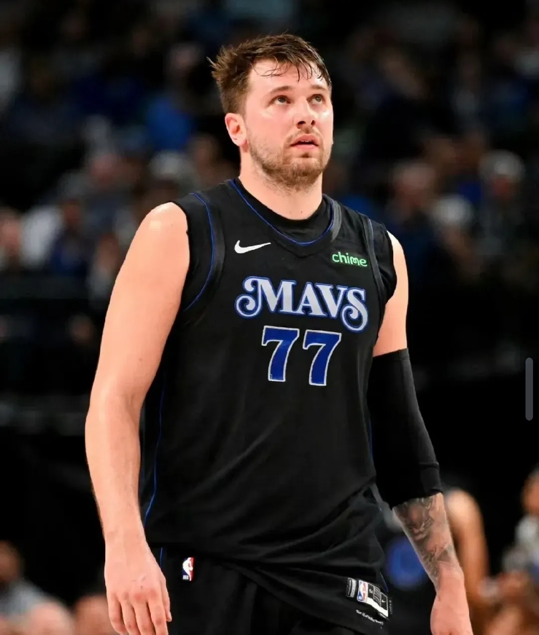 关于东契奇连续十五场比赛得分超过挺进下一轮，TL挑战极限！的信息